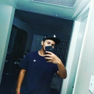 Meet your Posher, Emiliano zuñiga